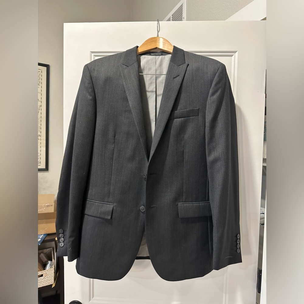 Egara men’s suit 42R  slim fit never worn